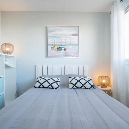 Апартаменты Port Arcachon-8 By Interhome